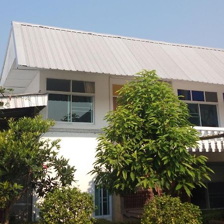 Zan Pla Nade Guesthouse Chiang Rai Exterior photo